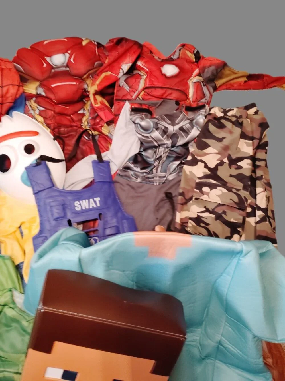 HUGE LOT OF DRESS UP COSTUMES MASKS RUBIES DISNEY MINECRAFT MARVEL KIDS SIZE S/M